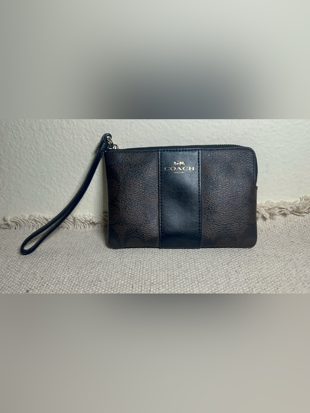 Coach Corner Zip Wristlet Dark Brown/black Signature Logo